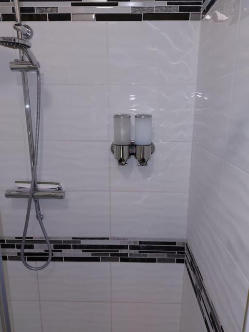 42M2 Au R D C Grand Parking 250 Gratuit Face Au Logement 400 M Centre-Ville Arras Exterior photo
